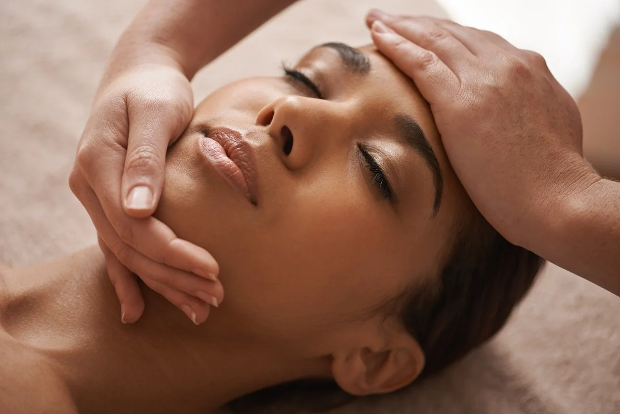 French sculptural facial massage technique