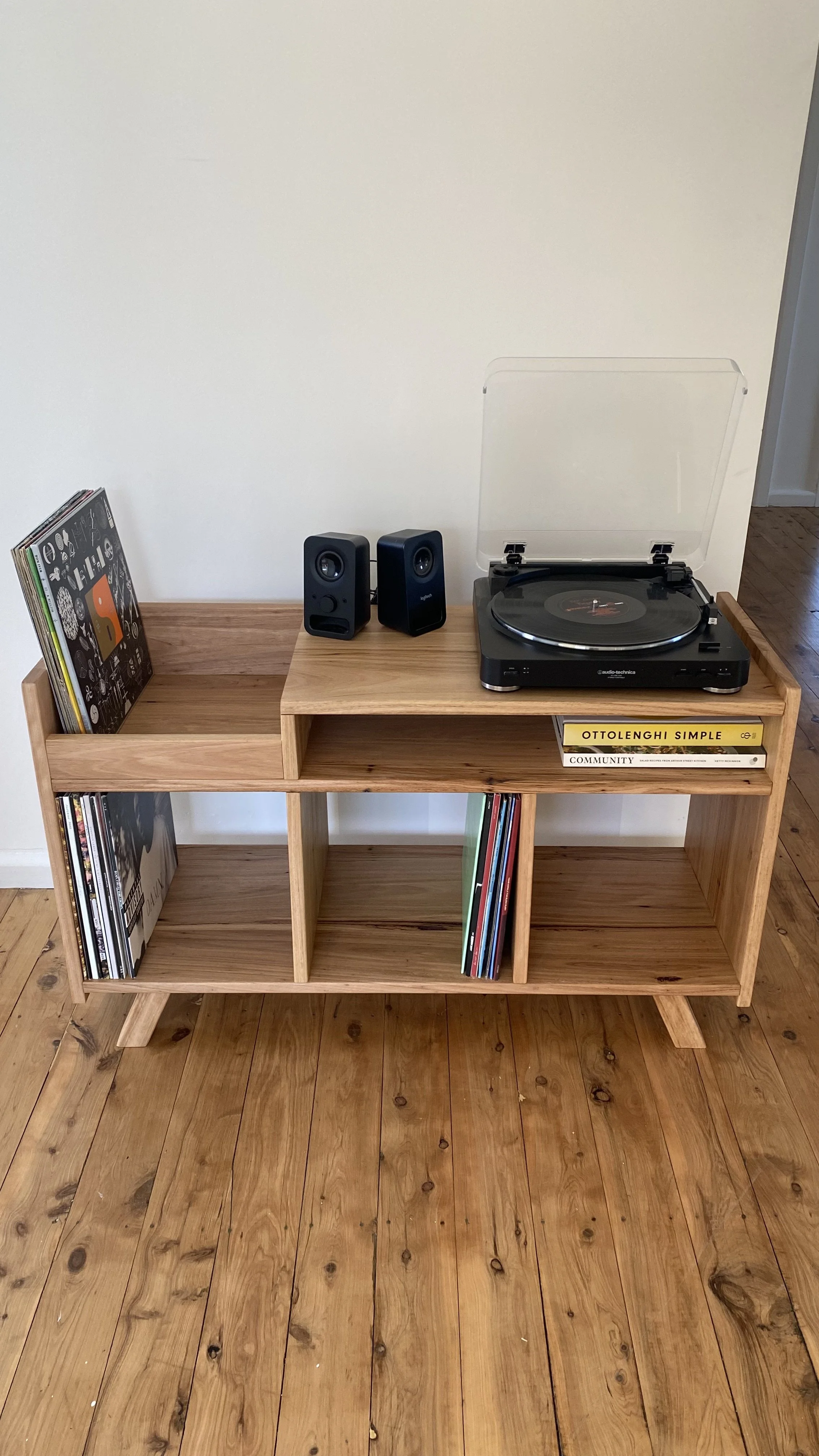 900mm Blackbutt Record Player Stand
