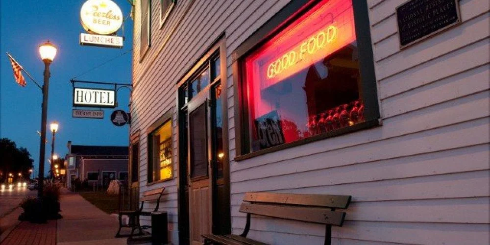 Trempealeau Hotel, Restaurant &amp; Saloon