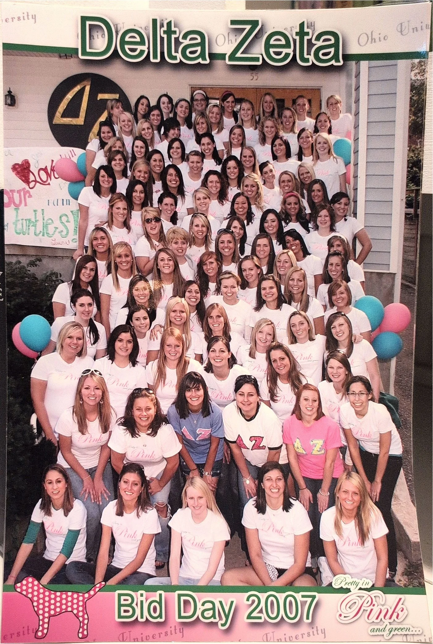 Kim Kohlhepp Sorority Delta Zeta. Group photo of sorority sisters at bid day 2007, wearing white shirts with 'Pink' written on them, outside house with balloons and decorations.