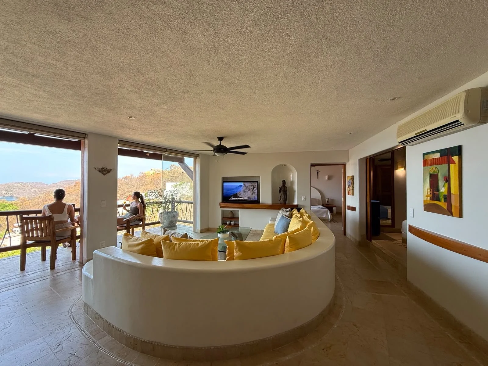 Terraza con vistas hacia la costa en Villa 304B de Casa Que Ve al Mar, Zihuatanejo.