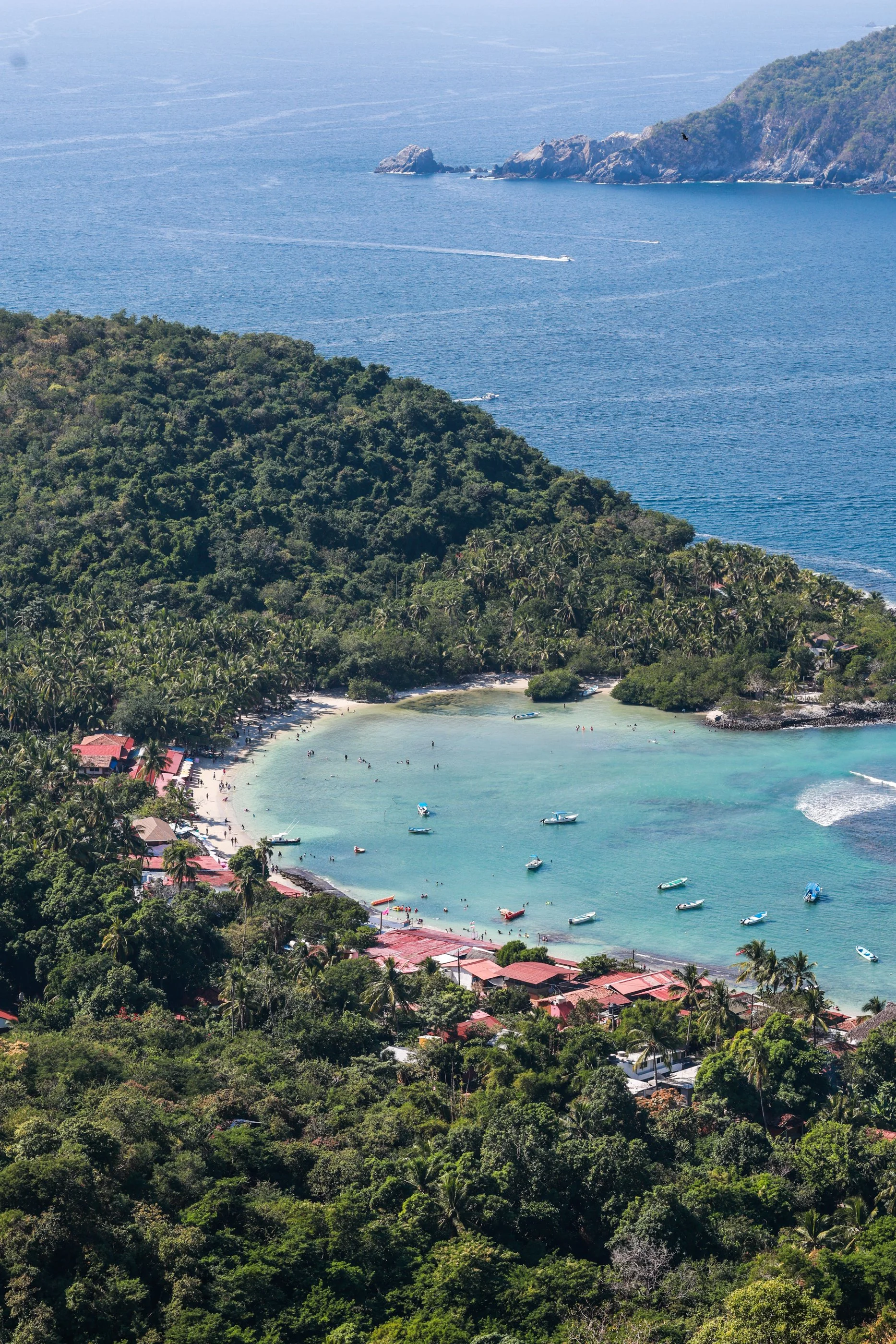 Top Beaches in Zihuatanejo: La Ropa, Las Gatas &amp; Beyond