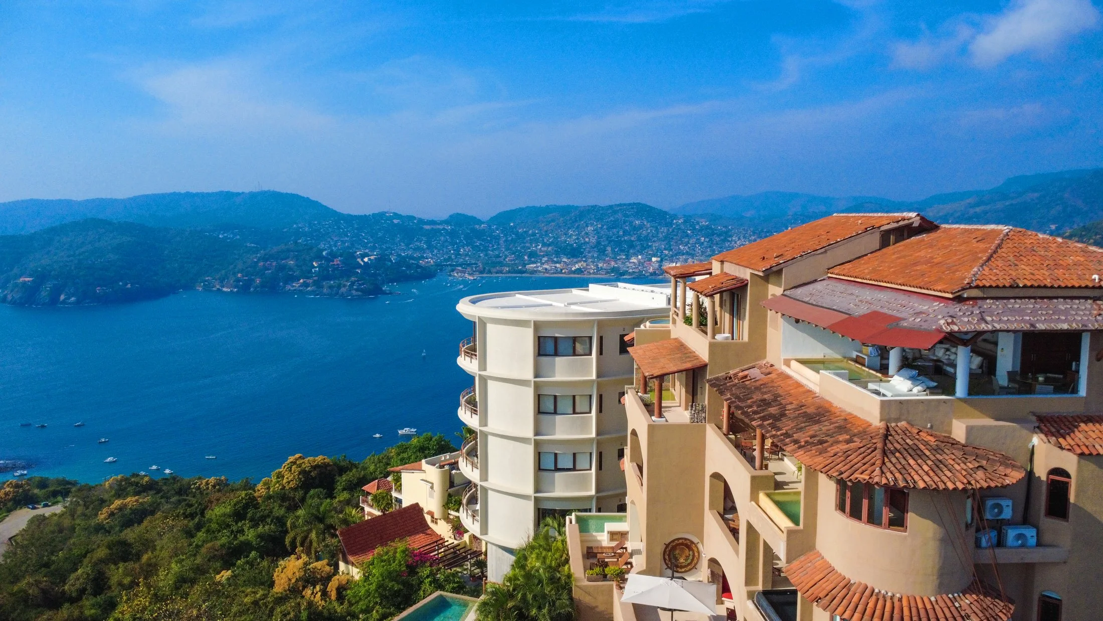 Cerro del Vigía: Oceanfront Living in Ixtapa-Zihuatanejo