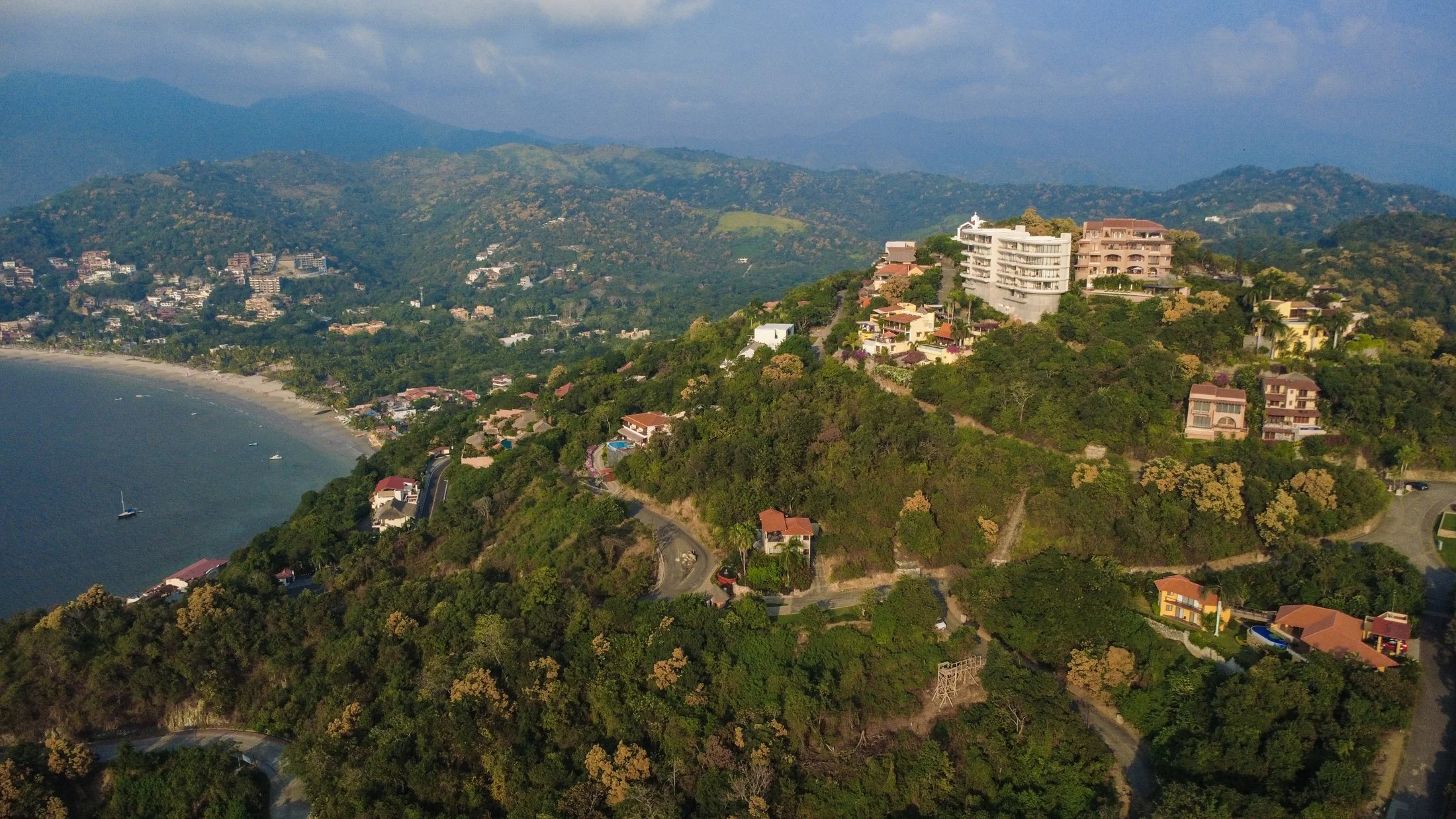 Living in Cerro del Vigía: Elevated Coastal Living in Zihuatanejo