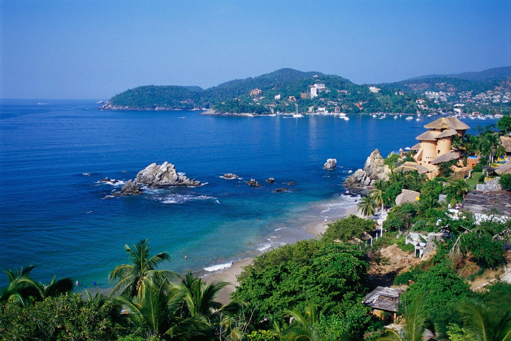 View of casa Que Canta and bay of Zihuatanejo from La Ropa