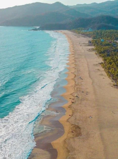 Costa Paraíso beachfront setting in Playa Larga, Zihuatanejo.