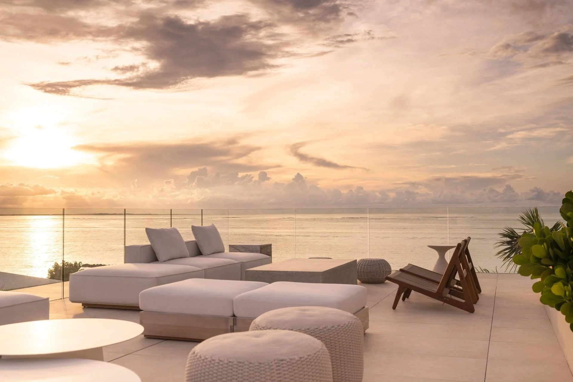 Private oceanview terrace reflecting the lifestyle and personalized real estate advisory offered by Mar de Palma in Zihuatanejo.