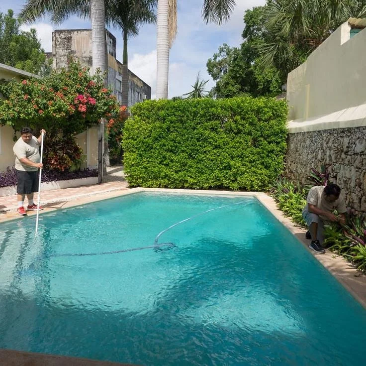 Cuidado y mantenimiento de una segunda residencia tropical en México.
