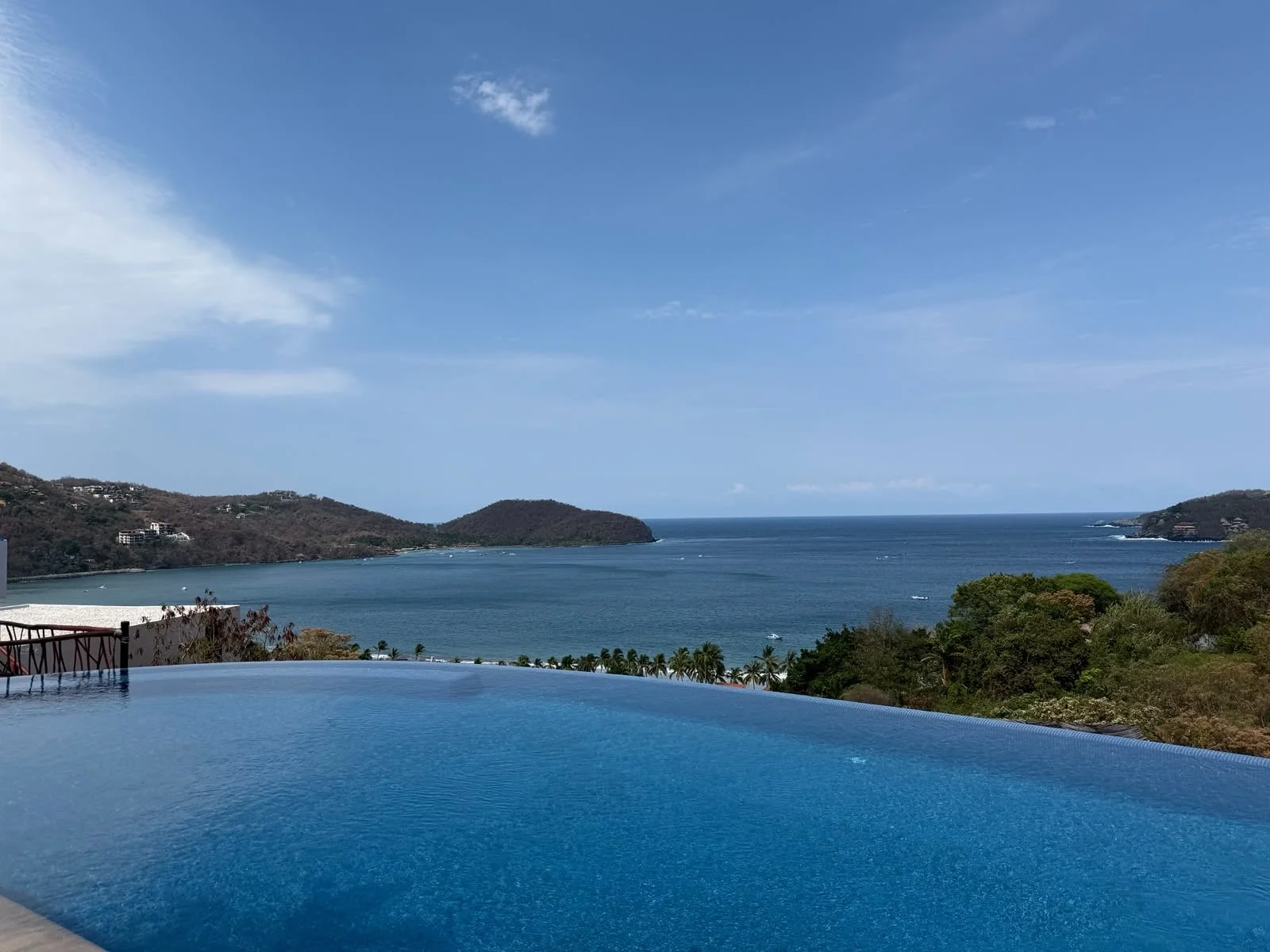 casa-que-ve-al-mar-1-zihuatanejo-17.JPG