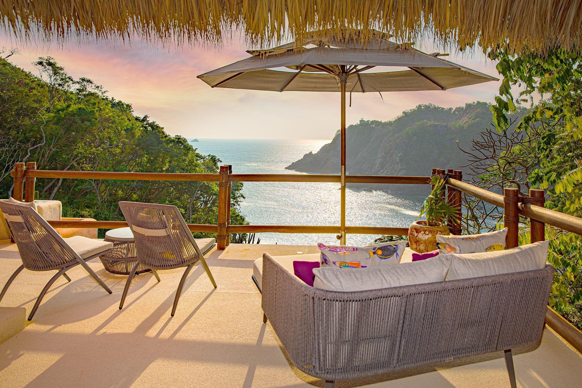 Terraza con vista al océano de una segunda residencia en la costa del Pacífico mexicano.