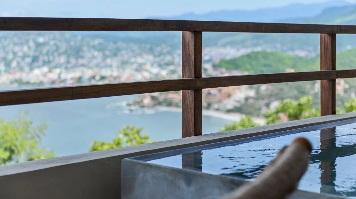 Private oceanview terrace in Zihuatanejo, reflecting the coastal lifestyle and real estate opportunities represented by Mar de Palma.