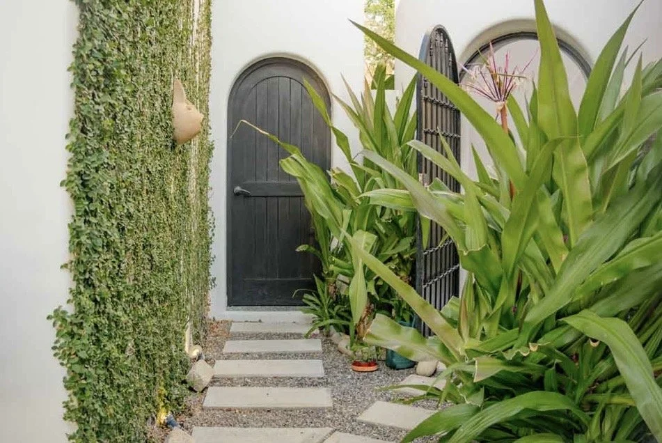 casa-al-final-de-la-calle-front-facade.jpg