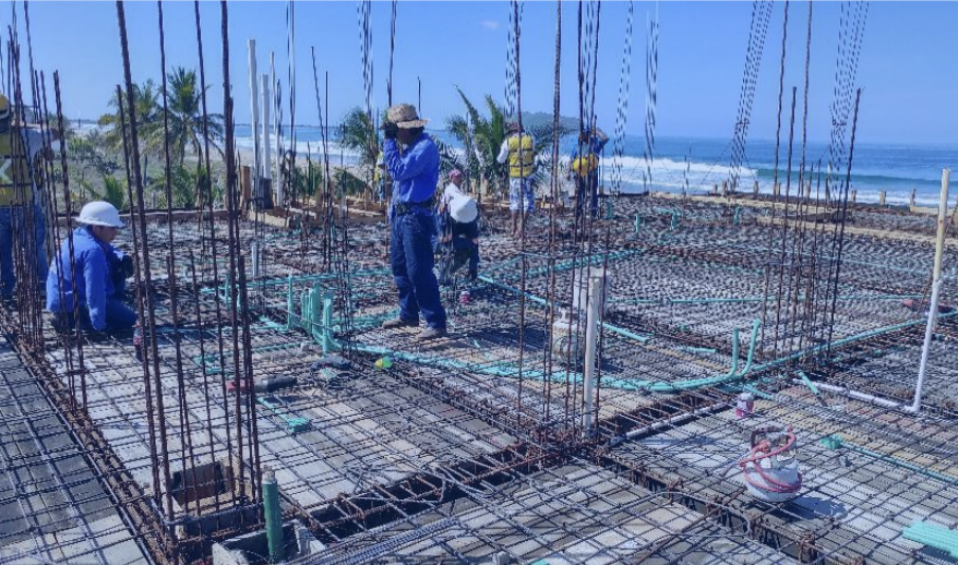 Avance de construcción de un desarrollo residencial en Zihuatanejo.