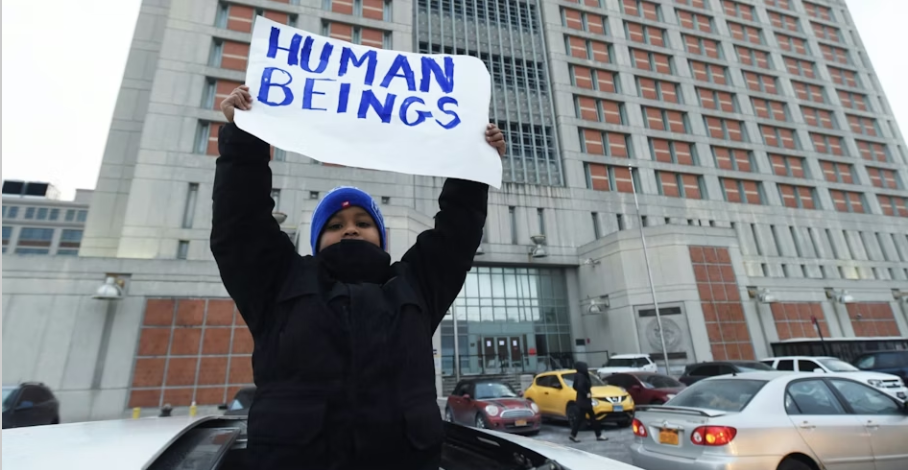 Weekly Vigil at Brooklyn Metropolitan Detention Center