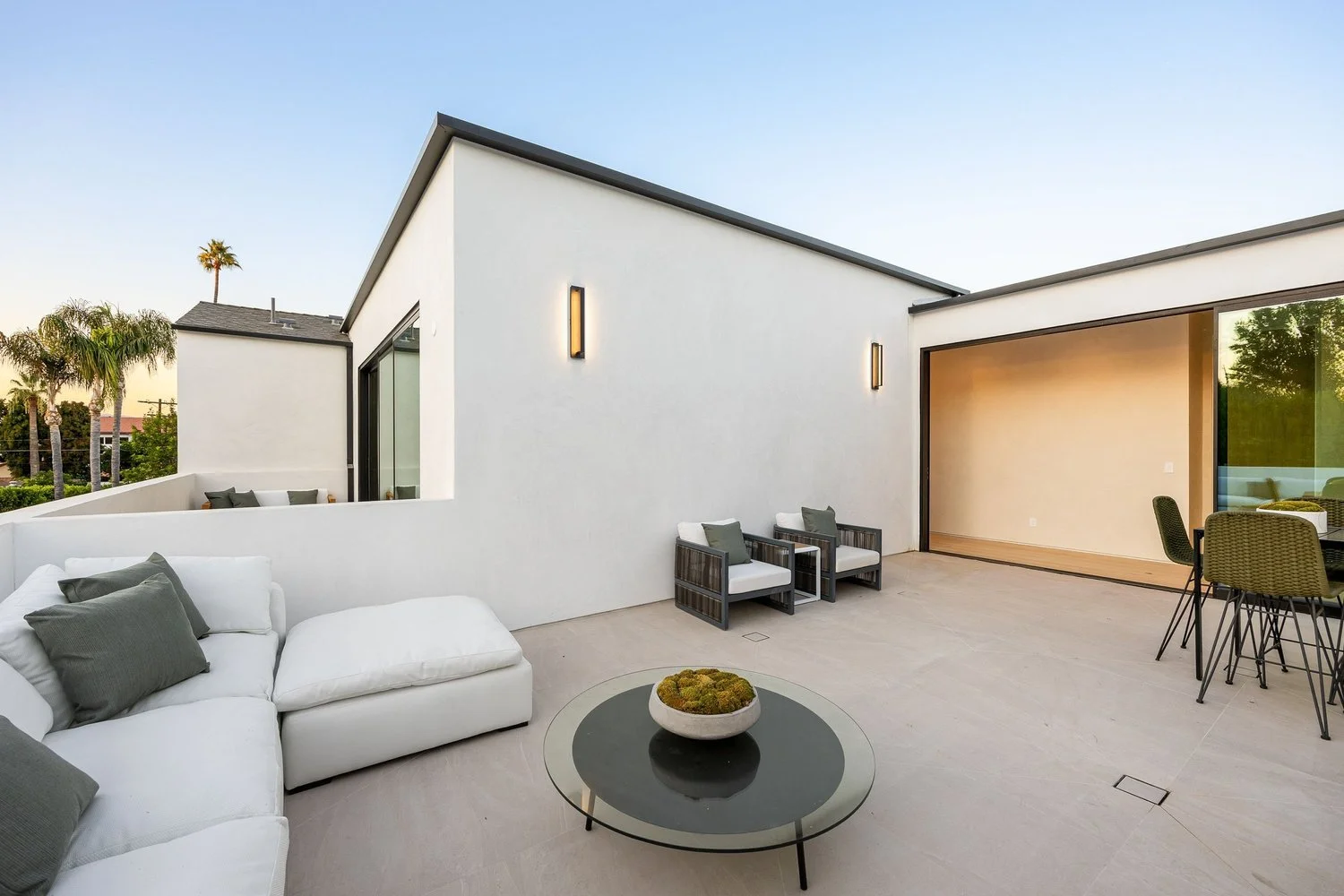 modern-rooftop-patio-with-white-sofas-and-palm-tre-2026-01-07-23-18-10-utc.jpg