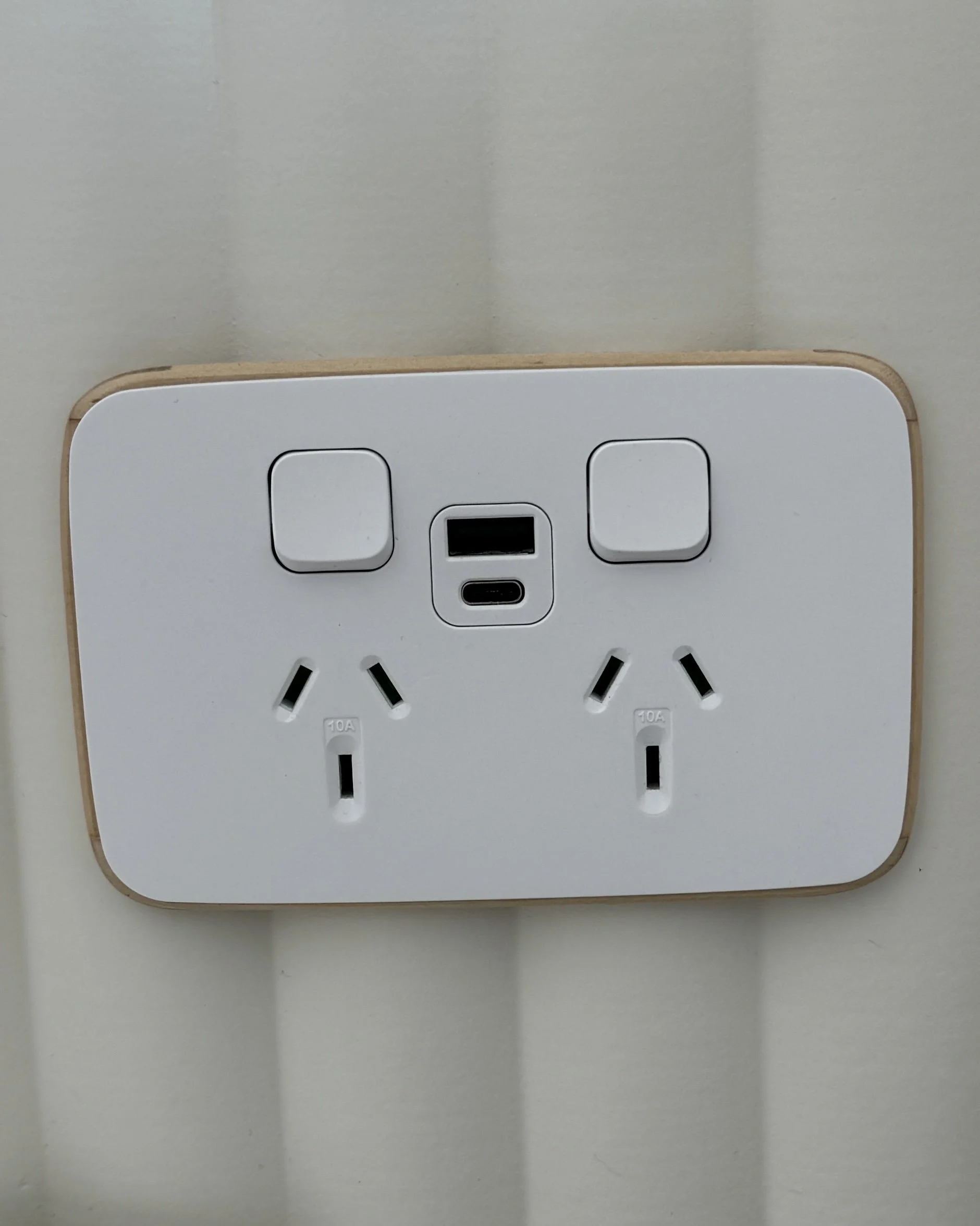 clipsal iconic wood trim powerpoint with usb and usbc points