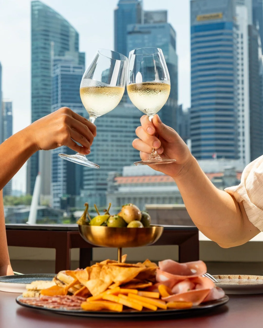 Lunch hits differently on the rooftop, especially with our 3-course set lunch at $28++.

From the Cured Salmon Carpaccio to Truffle Cacio e Pepe and Hazelnut Mousse, every course comes with a sweeping skyline view for an effortless midday escape.

Se