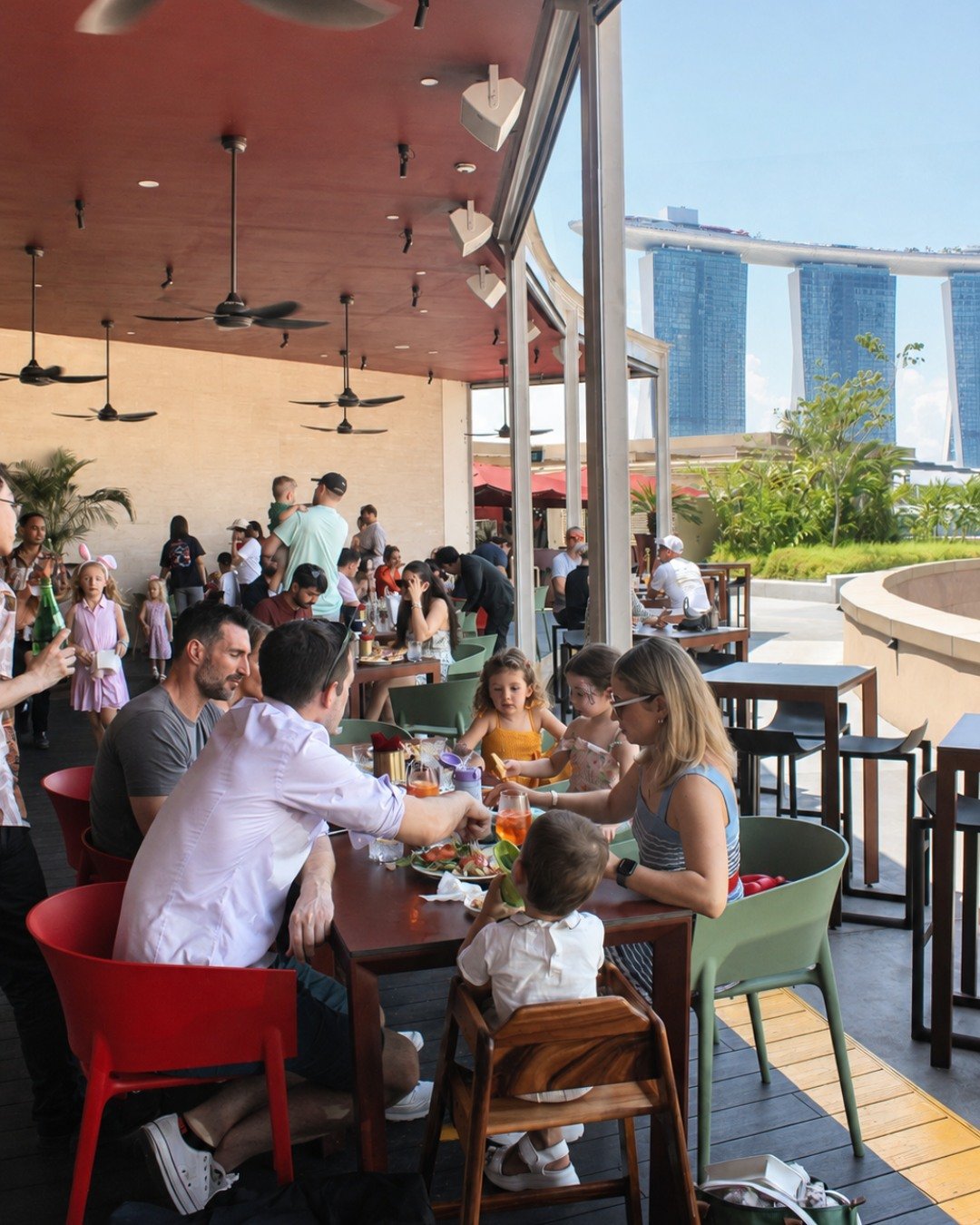 This Sunday, gather the family for brunch with one of the best views in the city. 🐷💙

Set against the Marina Bay skyline, our Peppa Pig Fun Day Out! Family Brunch brings together a generous brunch buffet, face painting, balloon sculpting, tableside