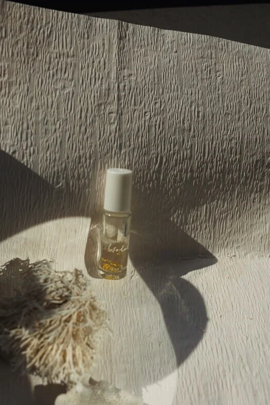 A calm and uplifting floral aroma that embodies a sense of harmony &amp; positivity.