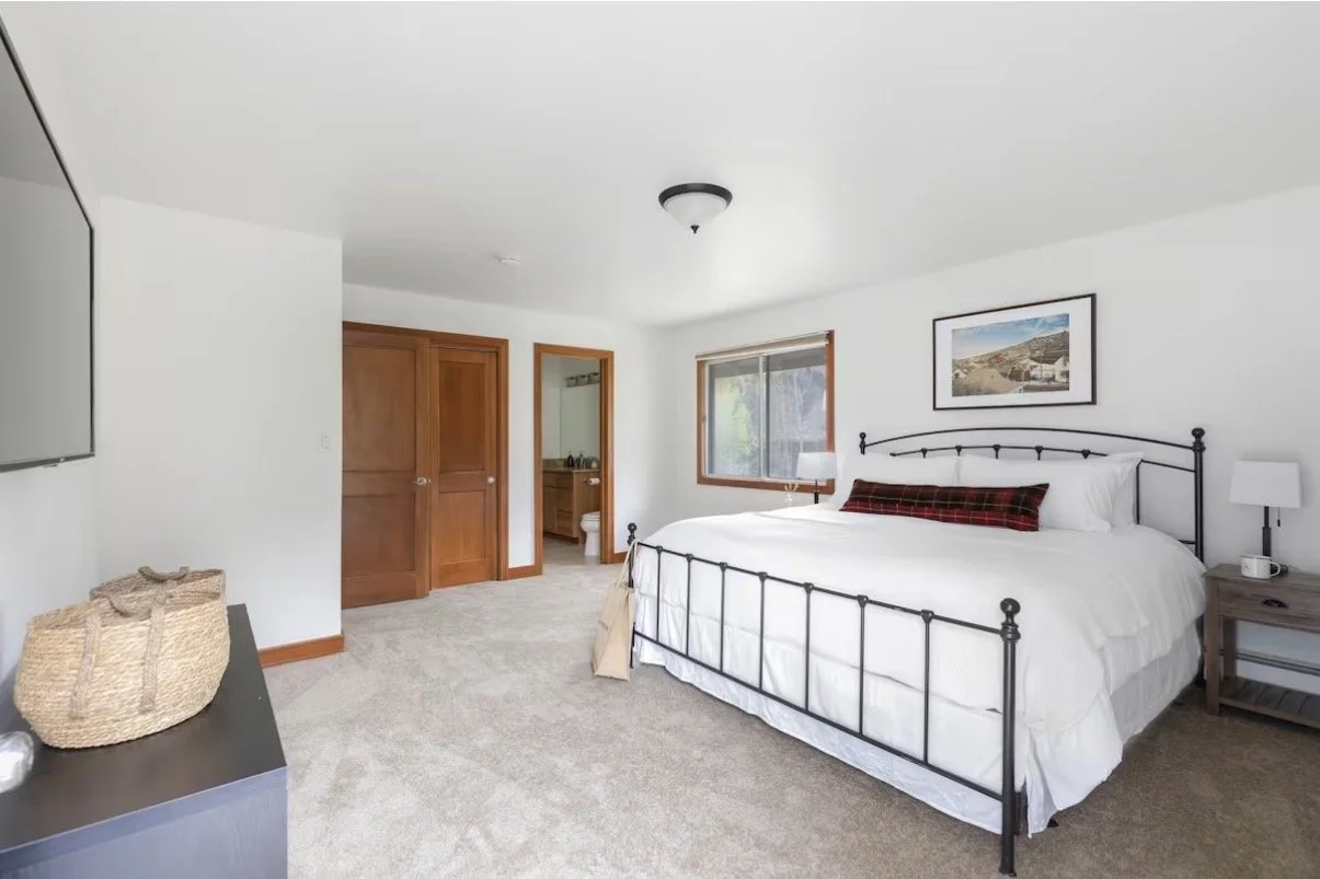 The King Chalet Suite (1-2 people)