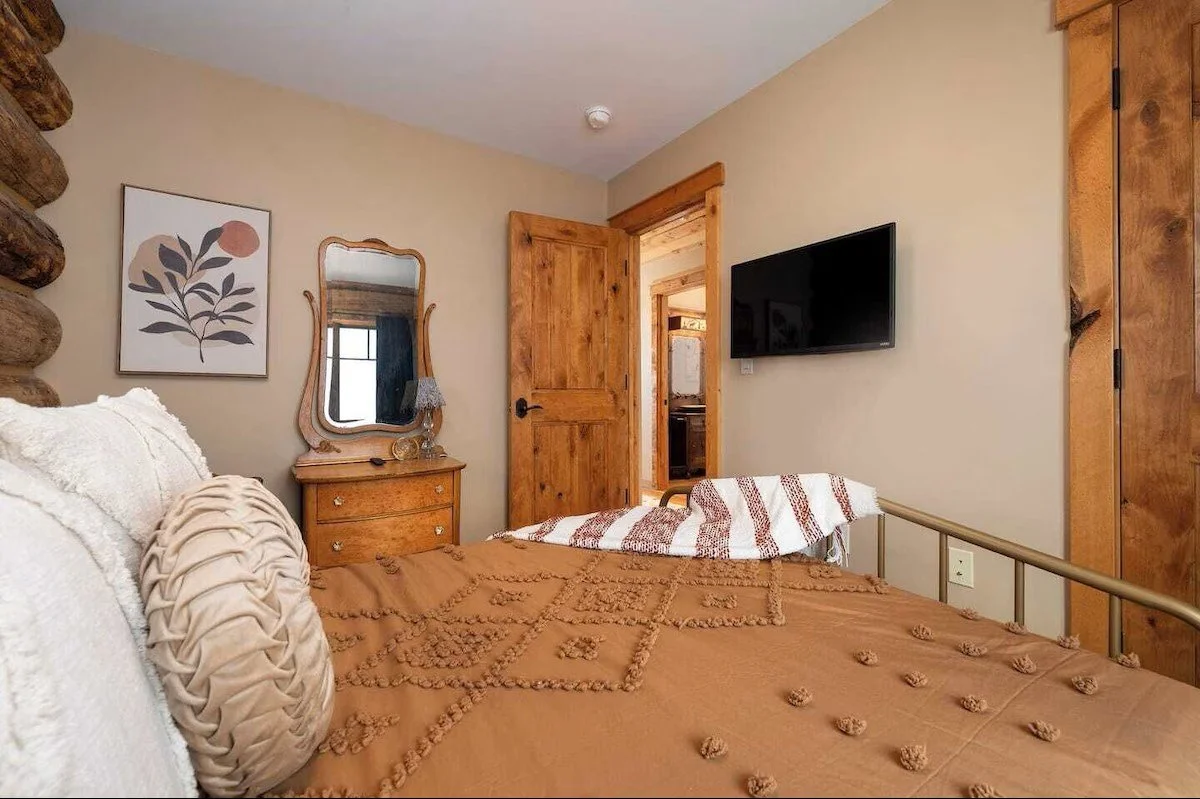 Plot Twist Room1.jpeg