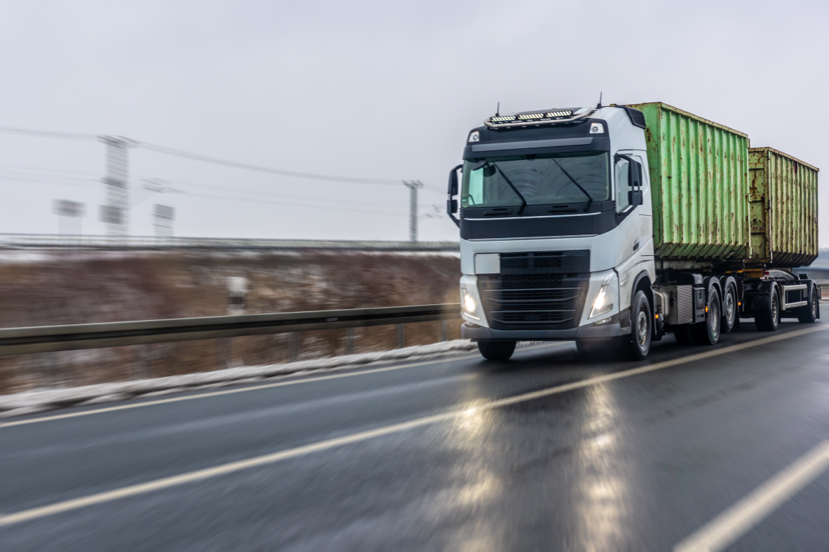 How Heavy Materials Trailers Benefit From Live Floor Systems