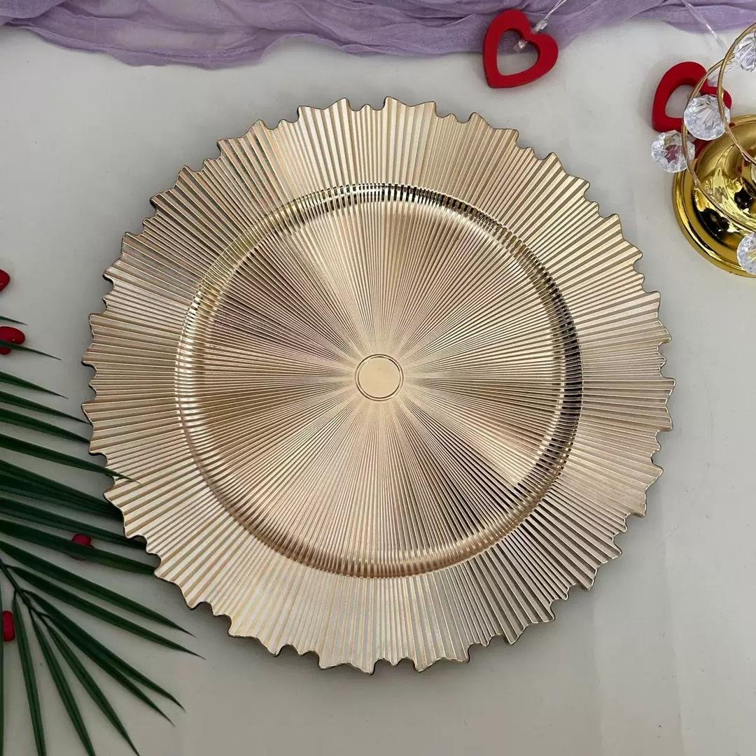 Gold charger plate.jpeg