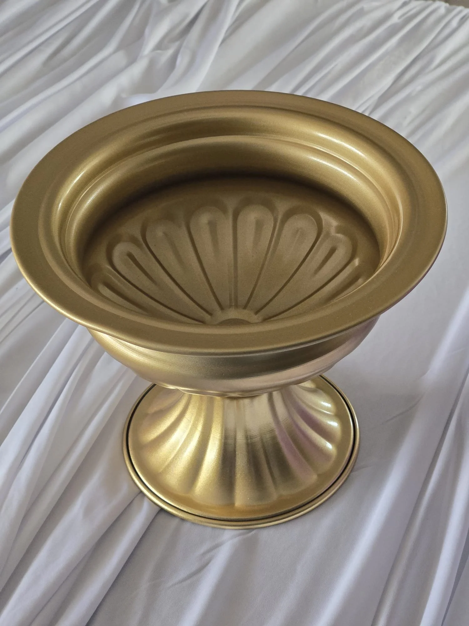 small gold vase1.jpeg