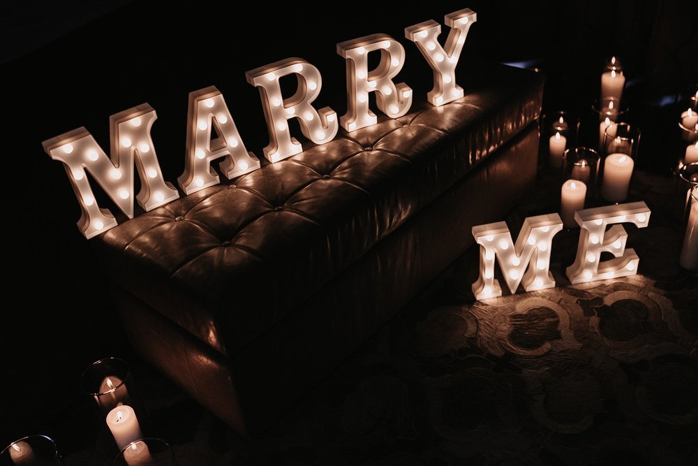 mieten heiratsantrag schweiz marry me leuchtbuchstaben.jpeg