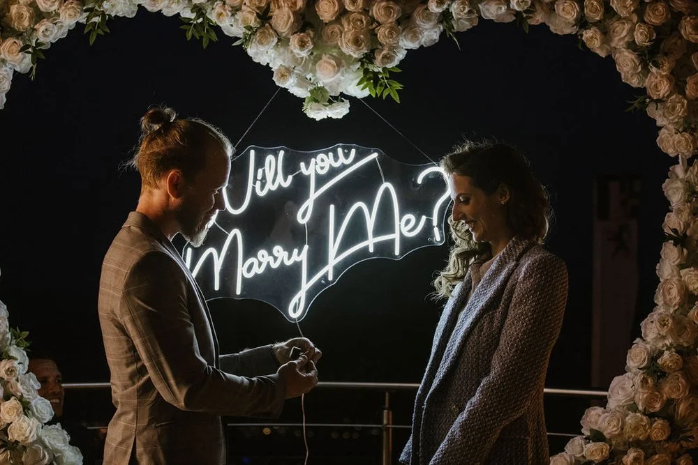 mieten heiratsantrag schweiz will you marry me neonschilder.jpeg