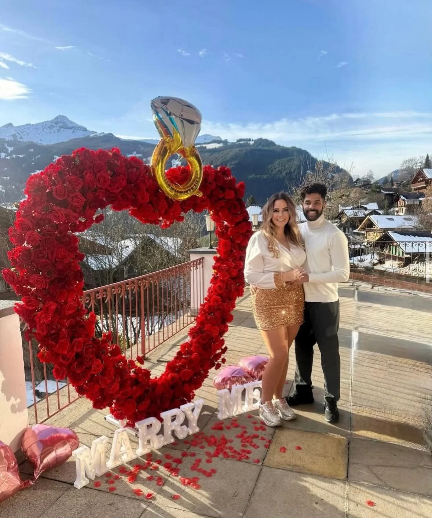 💍🇨🇭
Congratulations on your engagement, dear Stephanie and Andreas!

Location: @waldhuus.bellary
Decoration: @proposal_in_switzerland 
Couple: Stephanie &amp; Andreas: @cherryladyh @andreas.oko

#marriageproposal #proposalinswitzerland #uniqueprop