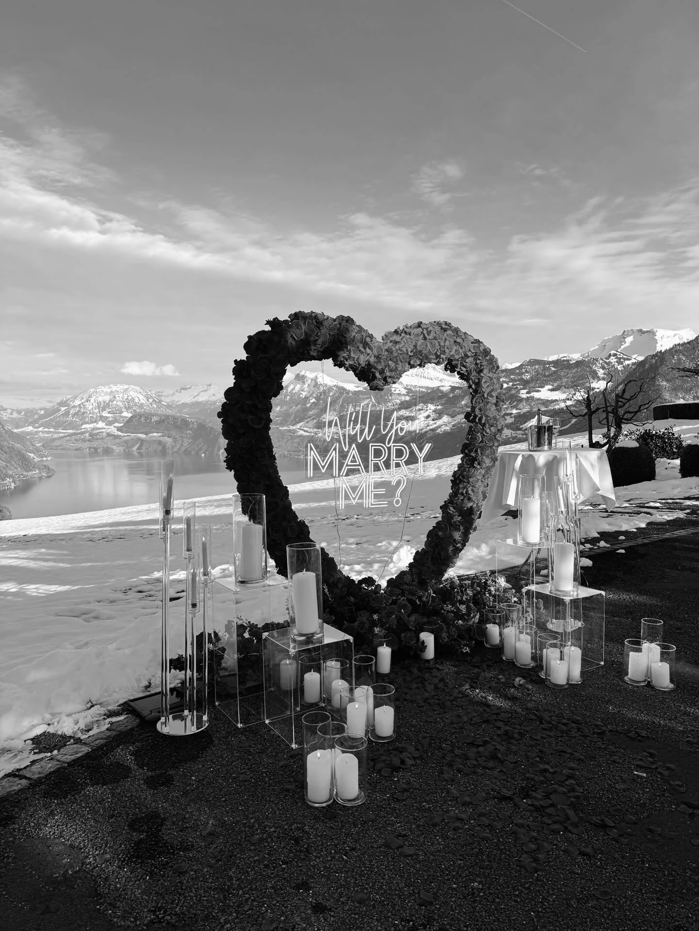 💍🇨🇭
Yesterday, we had the privilege of planning and executing a beautiful engagement.

A marriage proposal, planned with lots of love&mdash;and carried out in a place that could hardly be more beautiful: 914 meters above sea level, wintery silence