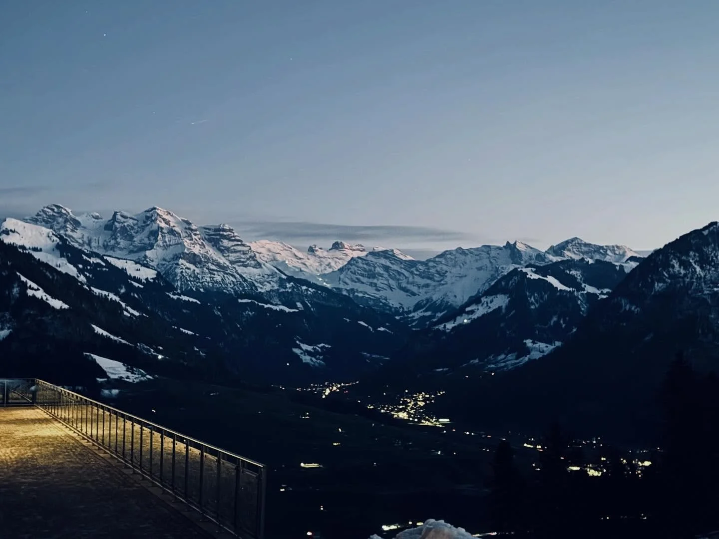 💍🇨🇭
Yesterday, we had the privilege of planning and executing a beautiful engagement.

A marriage proposal, planned with lots of love&mdash;and carried out in a place that could hardly be more beautiful: 914 meters above sea level, wintery silence