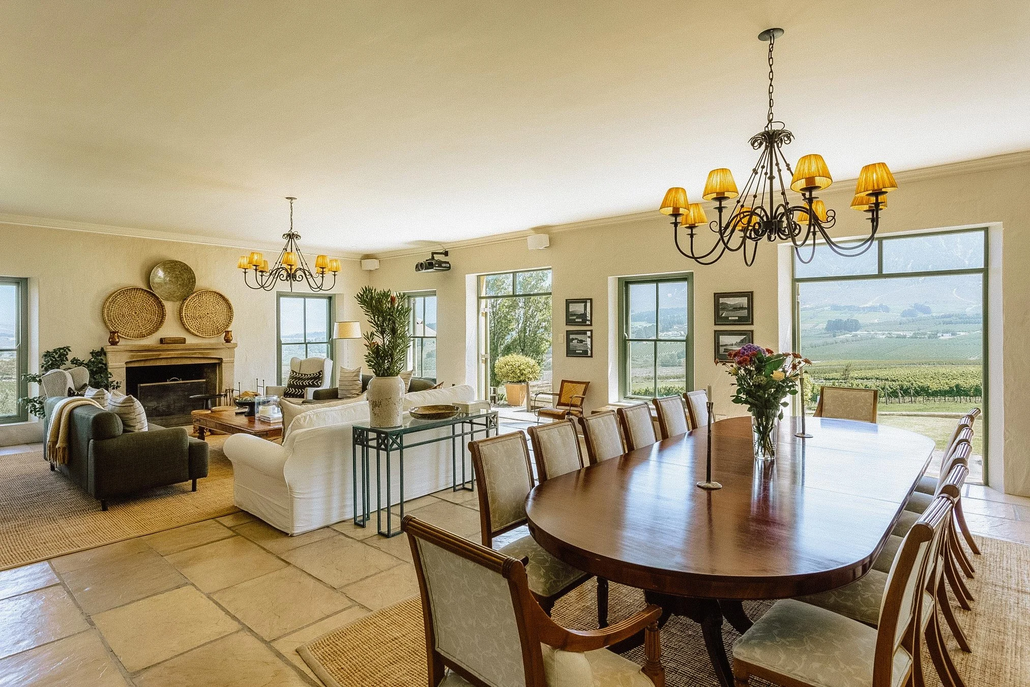Moyas-Vineyard-MvR-2026-02-Interior-Dining-Lounge-005.jpg