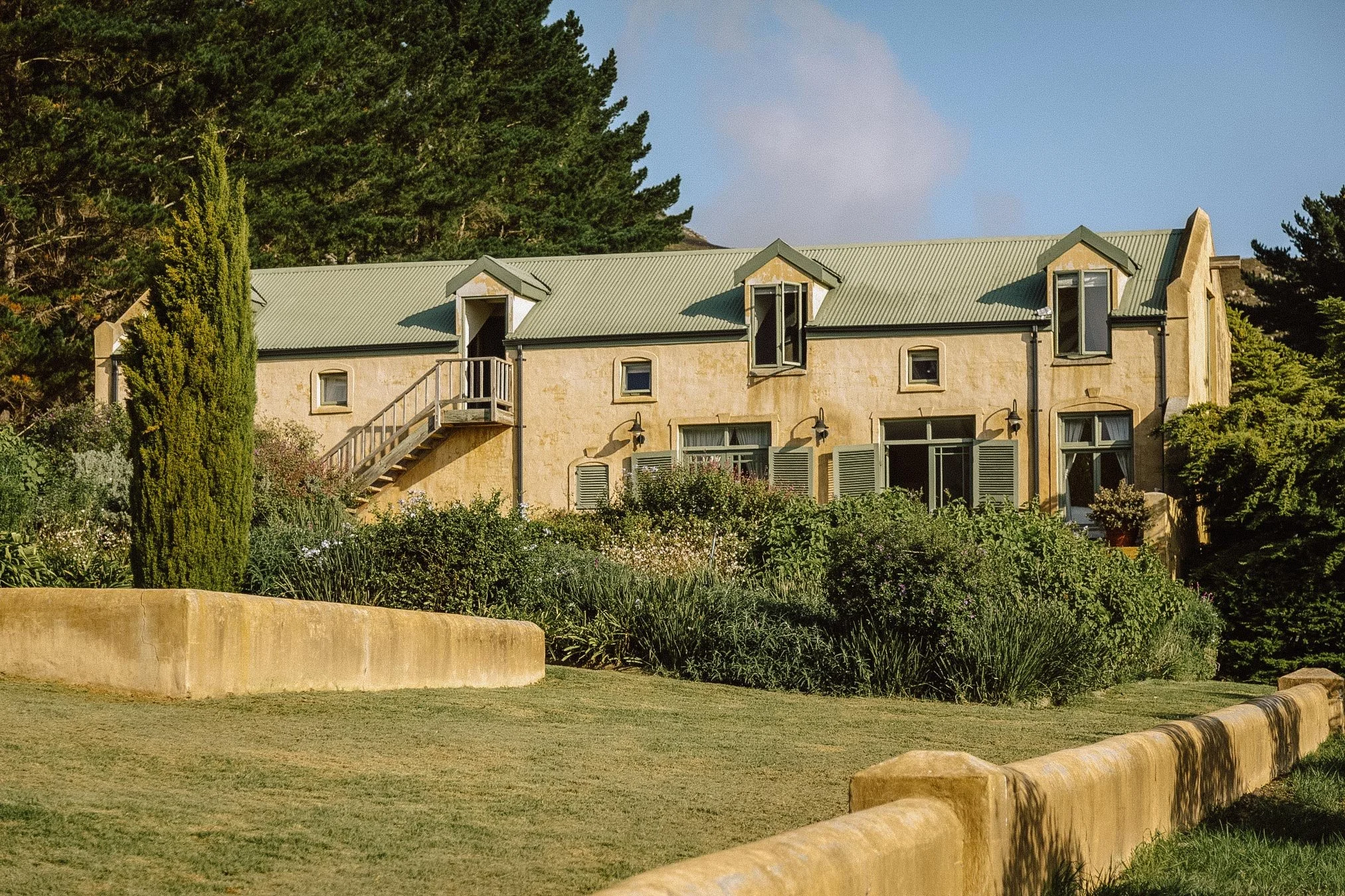 Moyas-Vineyard-MvR-2026-02-Exterior-Barn-001.jpg