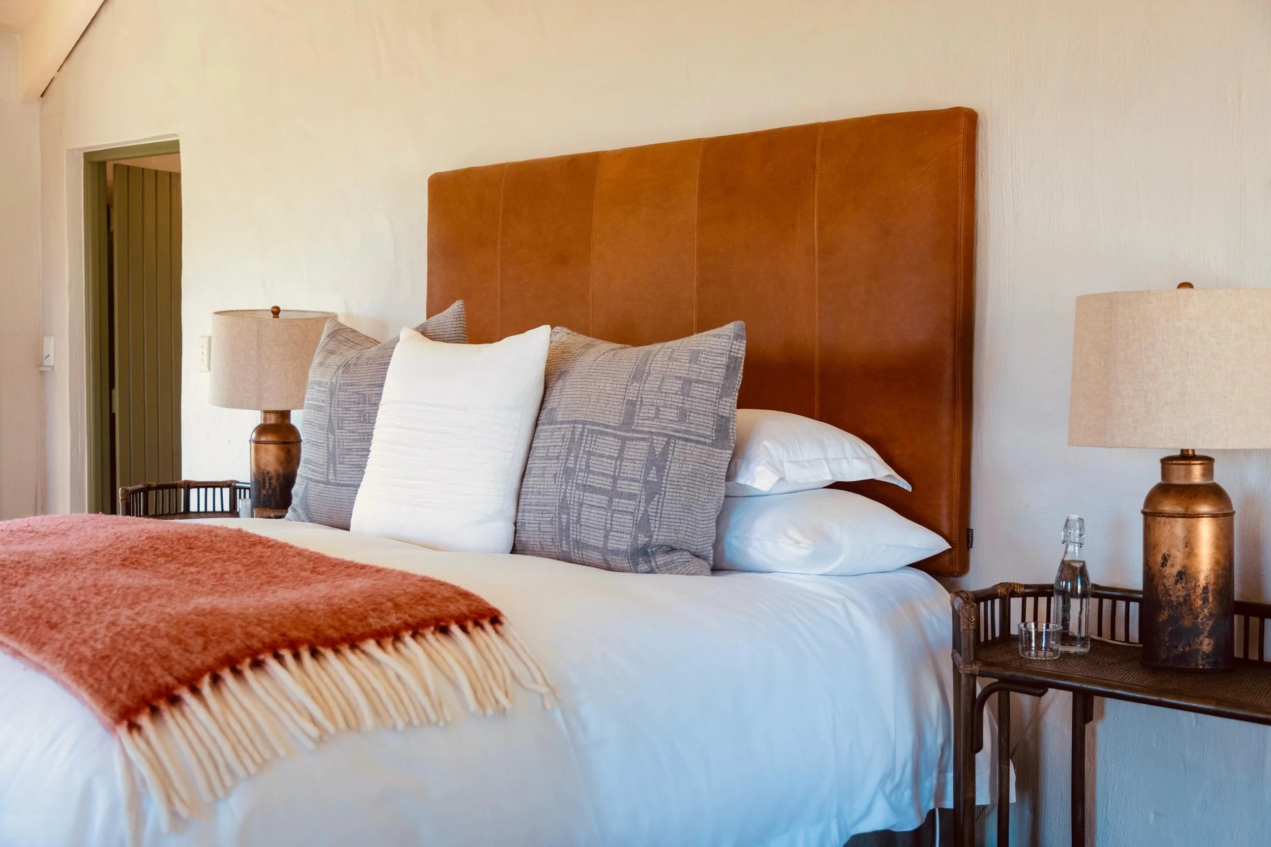 Cozy. Relaxed. Quietly luxurious. 

A master suite that invites you to unplug, unwind, and simply be. ✨ 

#MoyasVineyard #HemelEnAarde #LuxuryFarmLiving #QuietLuxury #travelcapetown