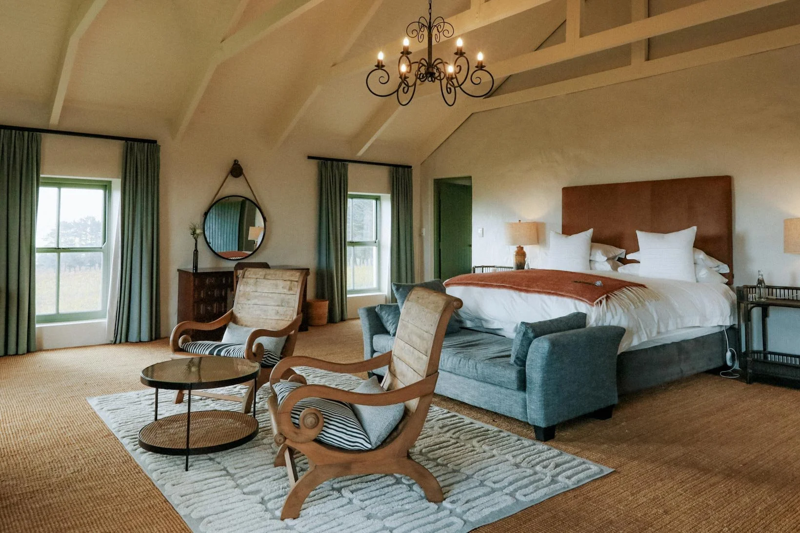 Moyas-Vineyard-MvR-2026-02-Interior-Bedroom-1-000-web.jpg