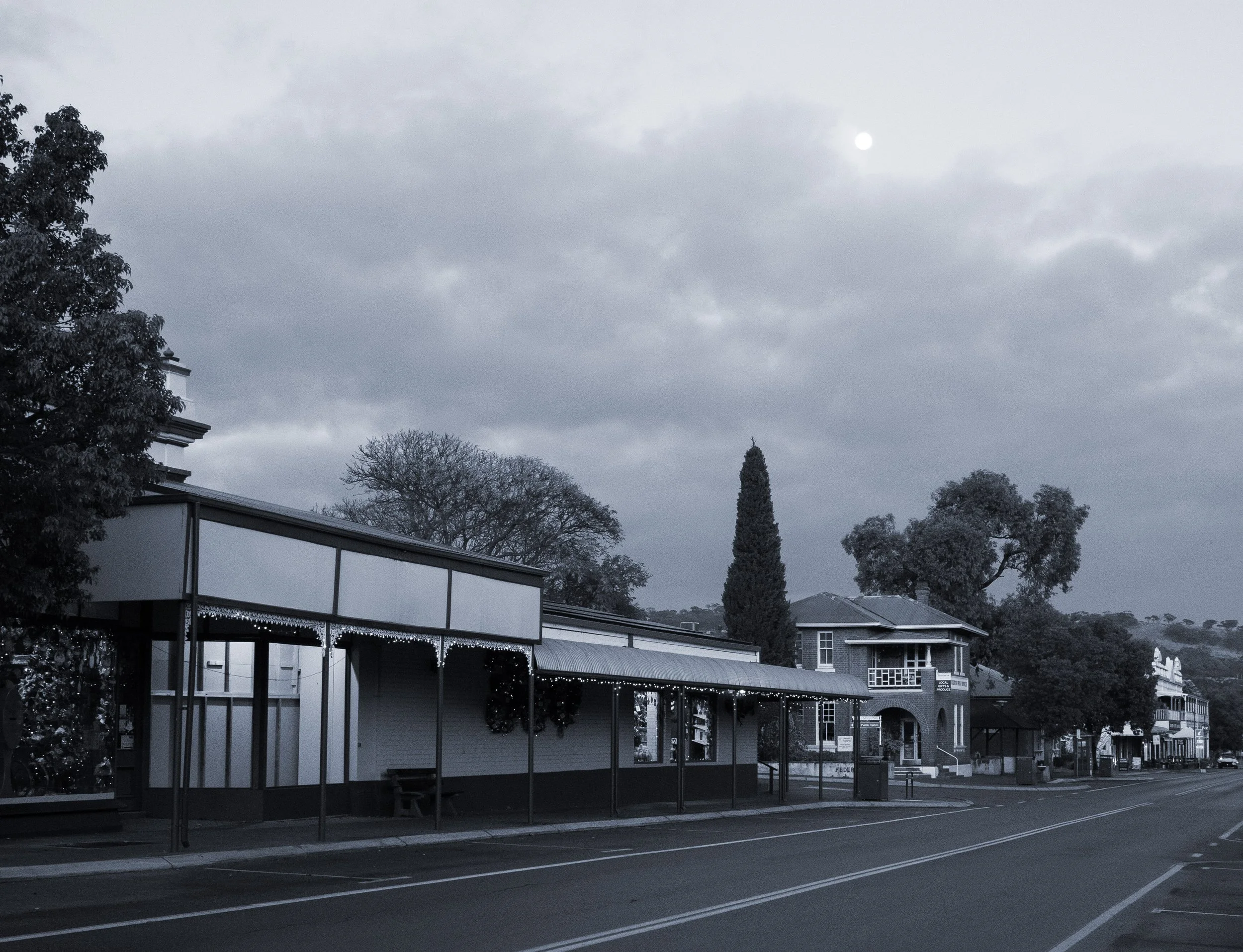 STIRLING TCE AND MOON IN MONO-2.6.2026-1331.jpg