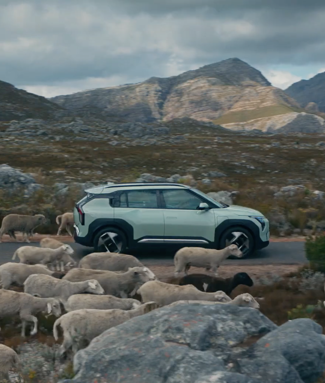 THE KIA EV3 | "A MOVING POWER"