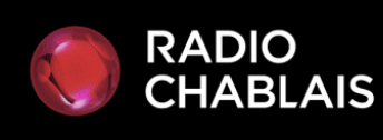 Logo de Radio Chablais avec une sphère rouge et le nom en blanc.