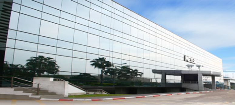 Logo de la société Meyer avec une icône hexagonale contenant des barres graphiques en 3D.