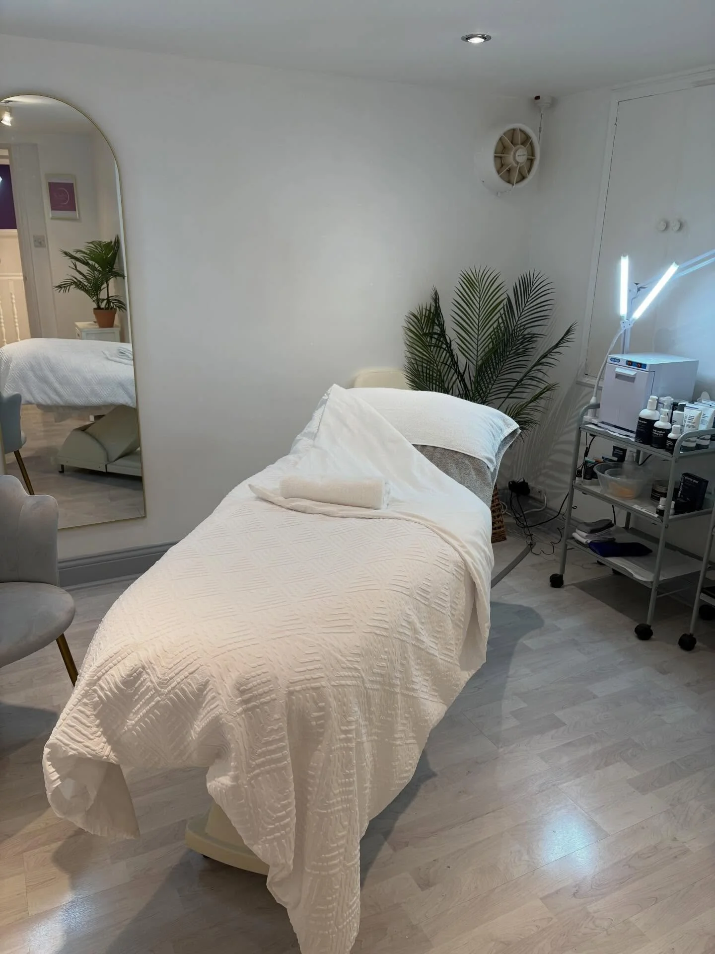 ✨ NEW TREATMENT LAUNCH ✨
Introducing my Advanced Skin Reset Facial 🤍
This is a fully bespoke treatment designed to target:
&ndash; Dull skin
&ndash; Breakouts
&ndash; Fine lines
&ndash; Uneven texture
Every facial is customised to your skin on the d