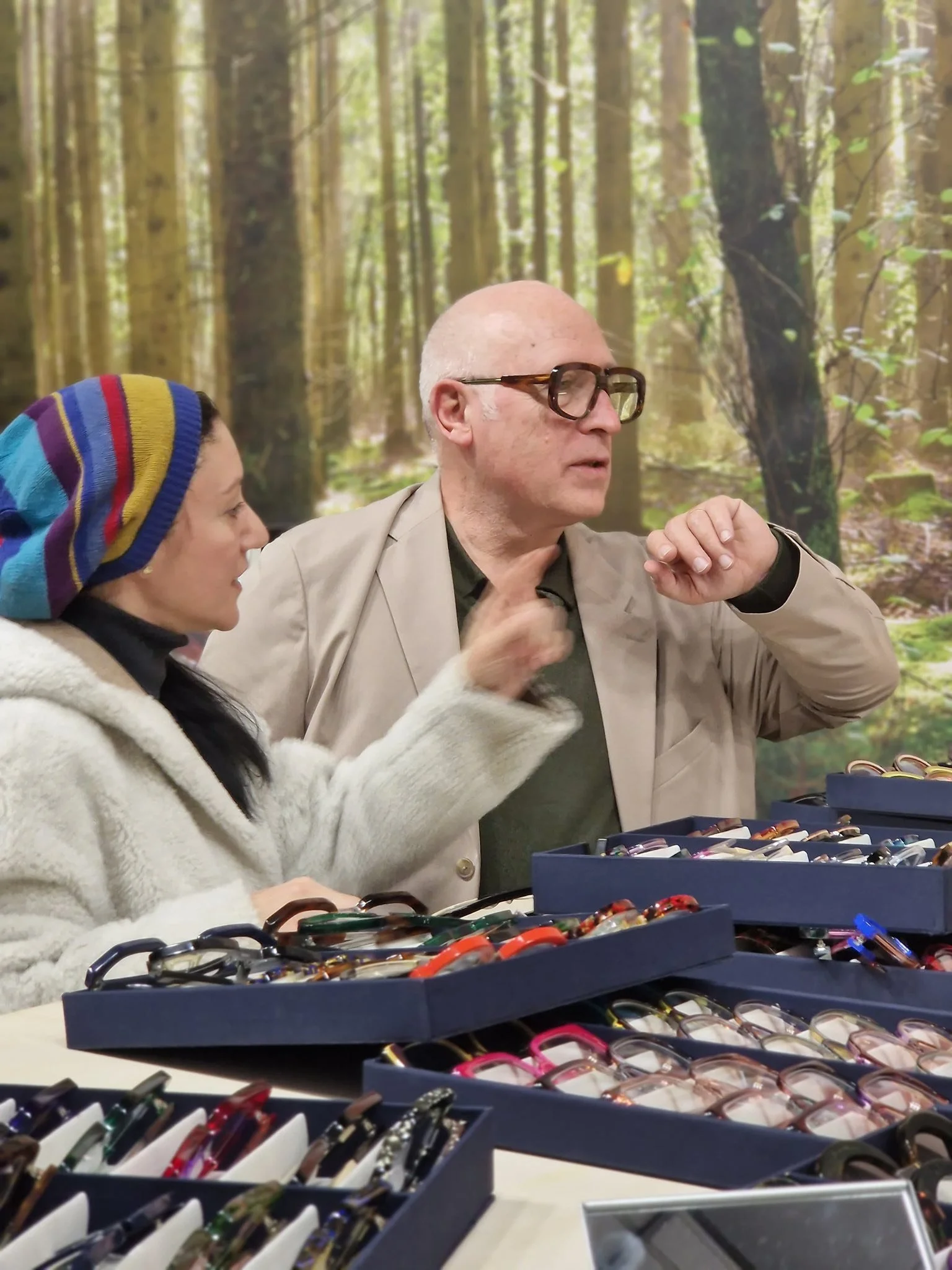 Pierre Eyewear: expresie artistică și libertate în designul optic contemporan