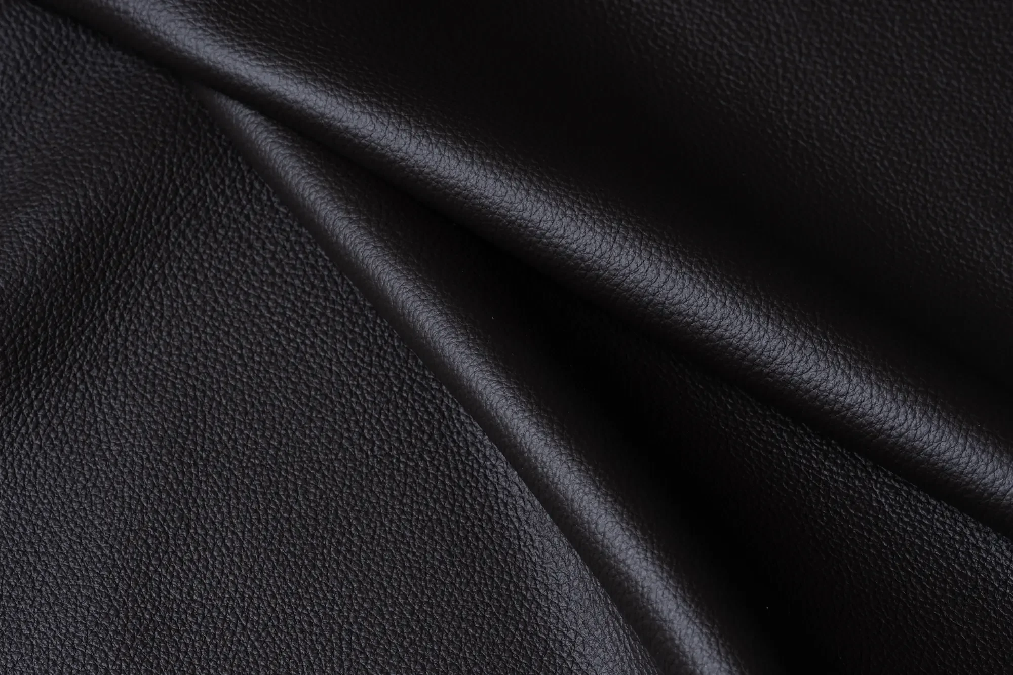 Pelle Gamma Italpelli, mezzo fiore a grana naturale color nero