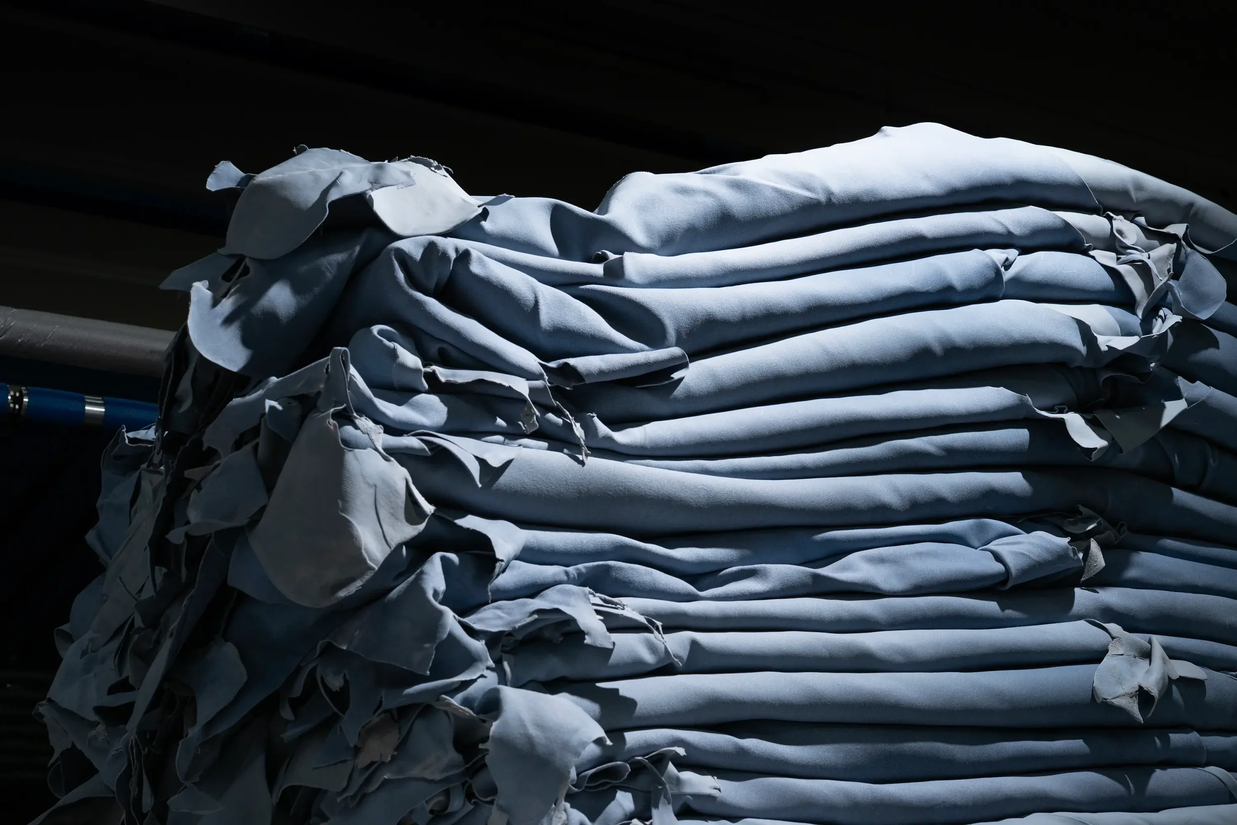 Pile di pelle Wet Blue Italpelli pronte a stock nel magazzino di Arzignano