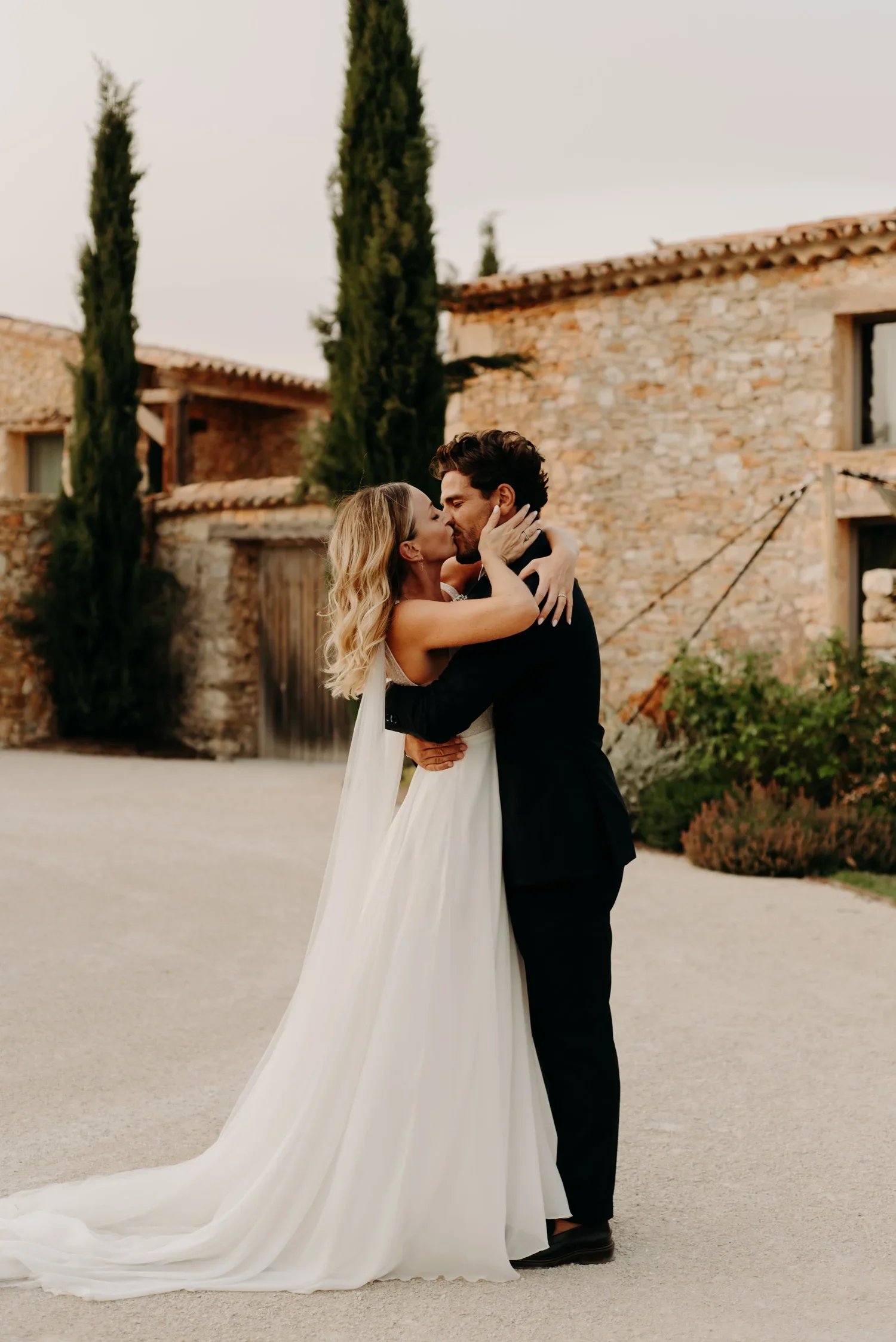 mariage-provence-grange-javon-marine+morgan-thelovers798.jpg.webp