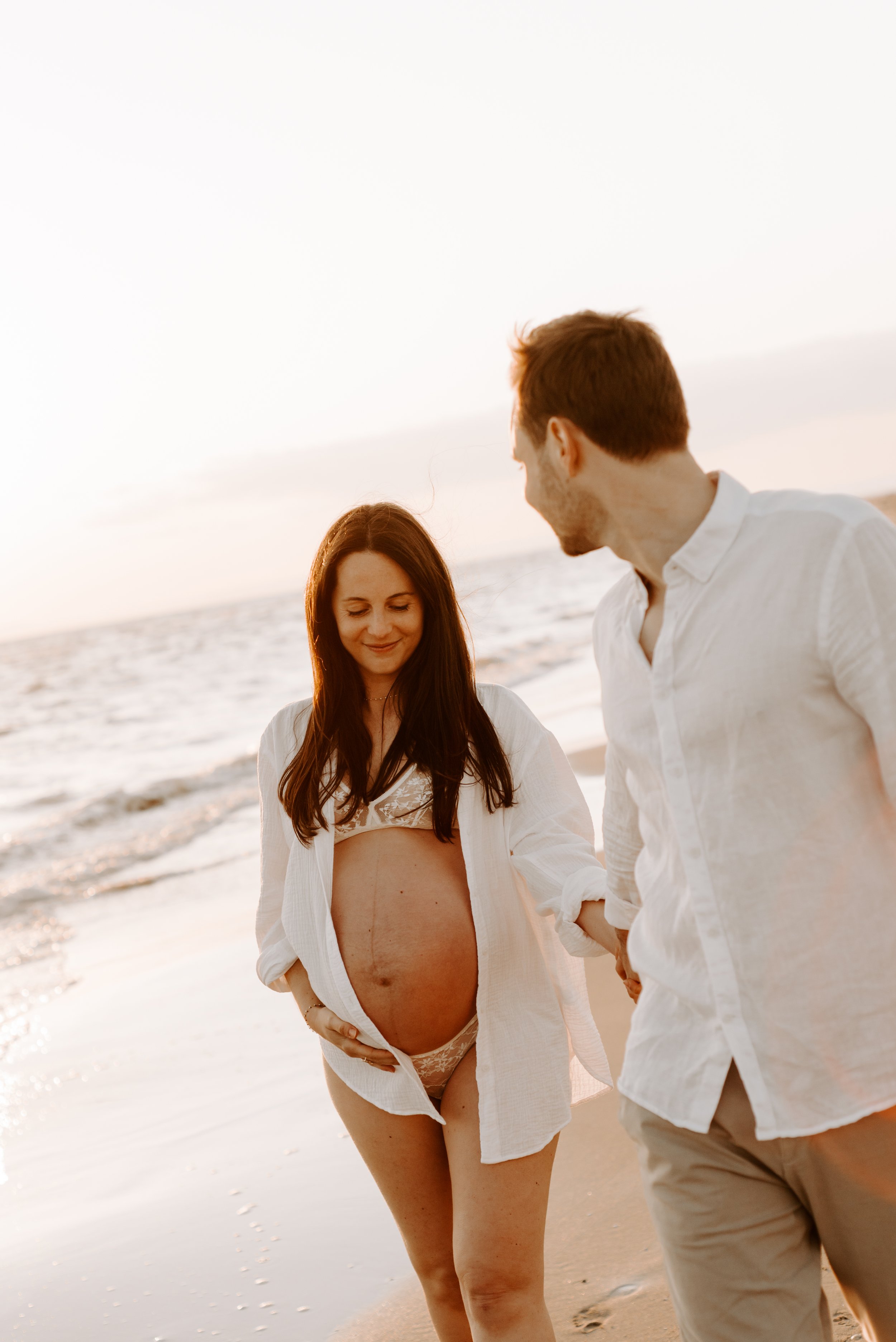 seance-photos-grossesse-plage-espiguette-celia+lucas-thelovers125.jpg