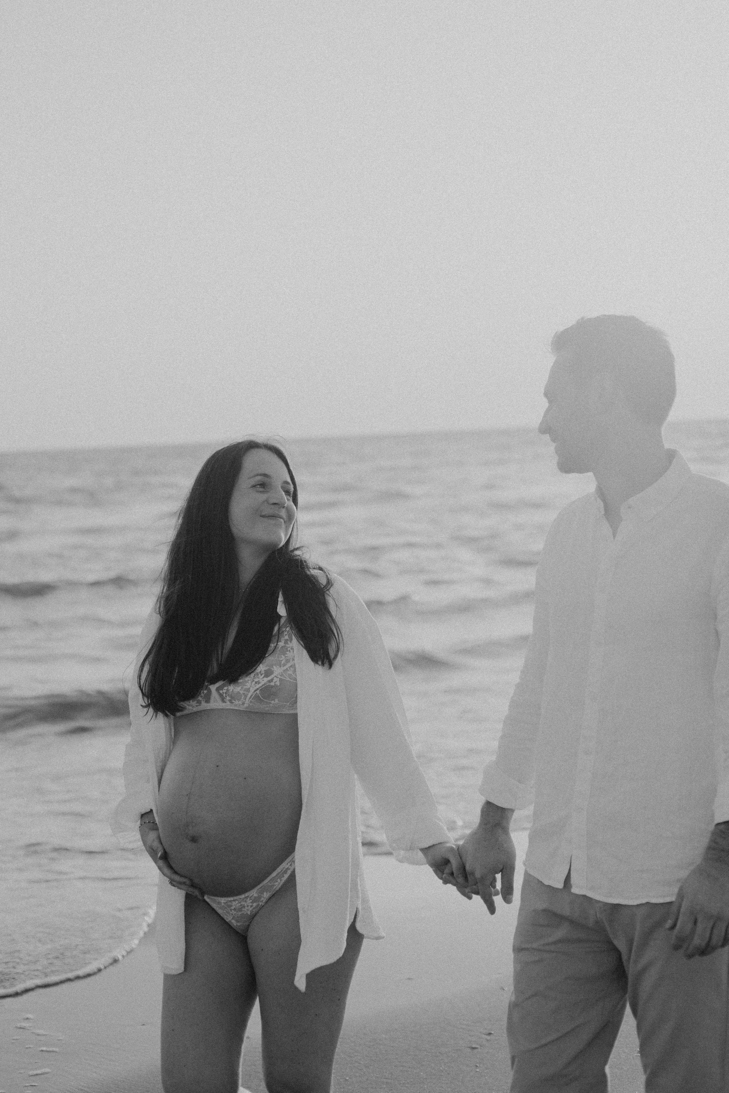seance-photos-grossesse-plage-espiguette-celia+lucas-thelovers108.jpg