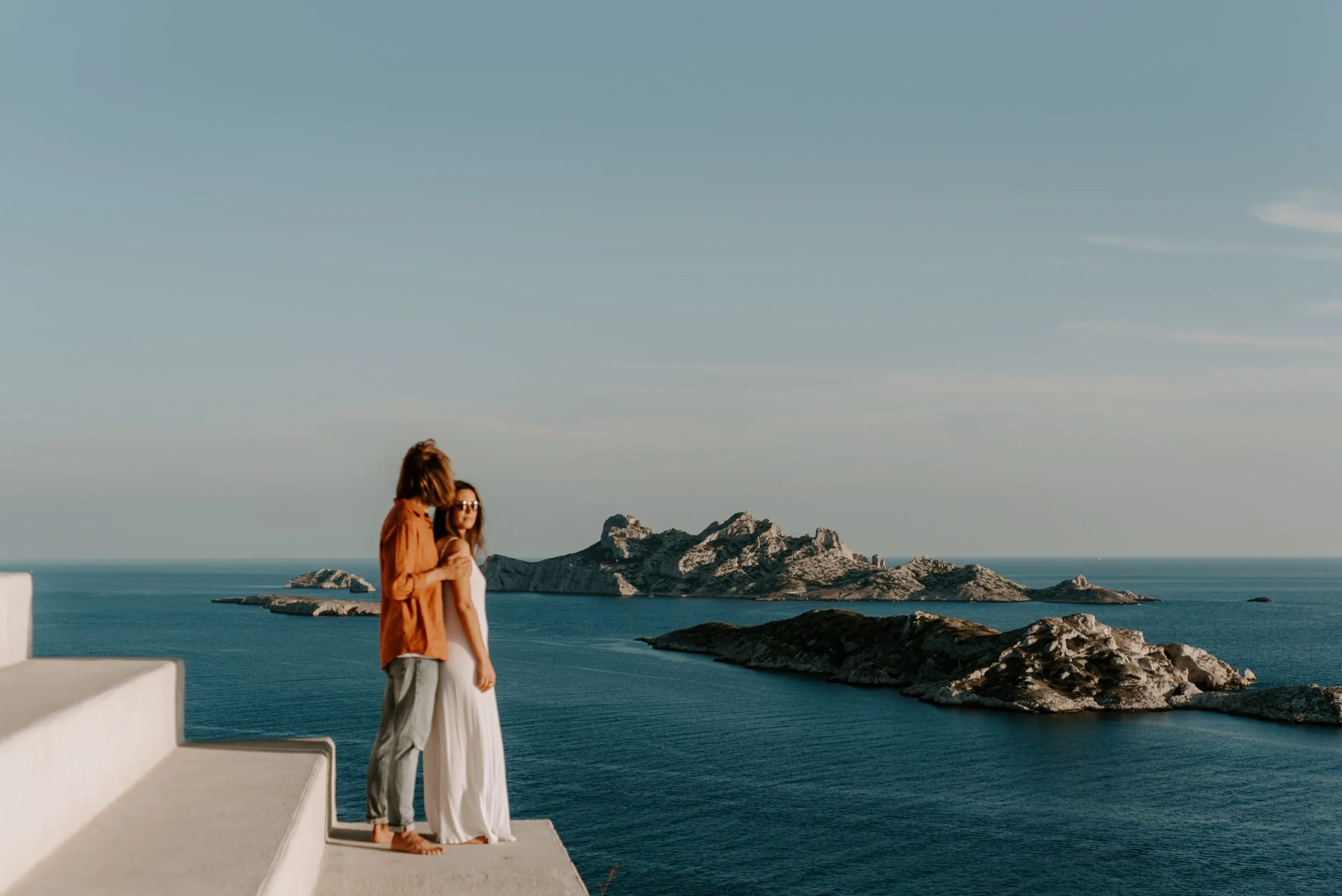 Séance Photos Engagement  dans les Calanques de Marseille avec Marie et Florian