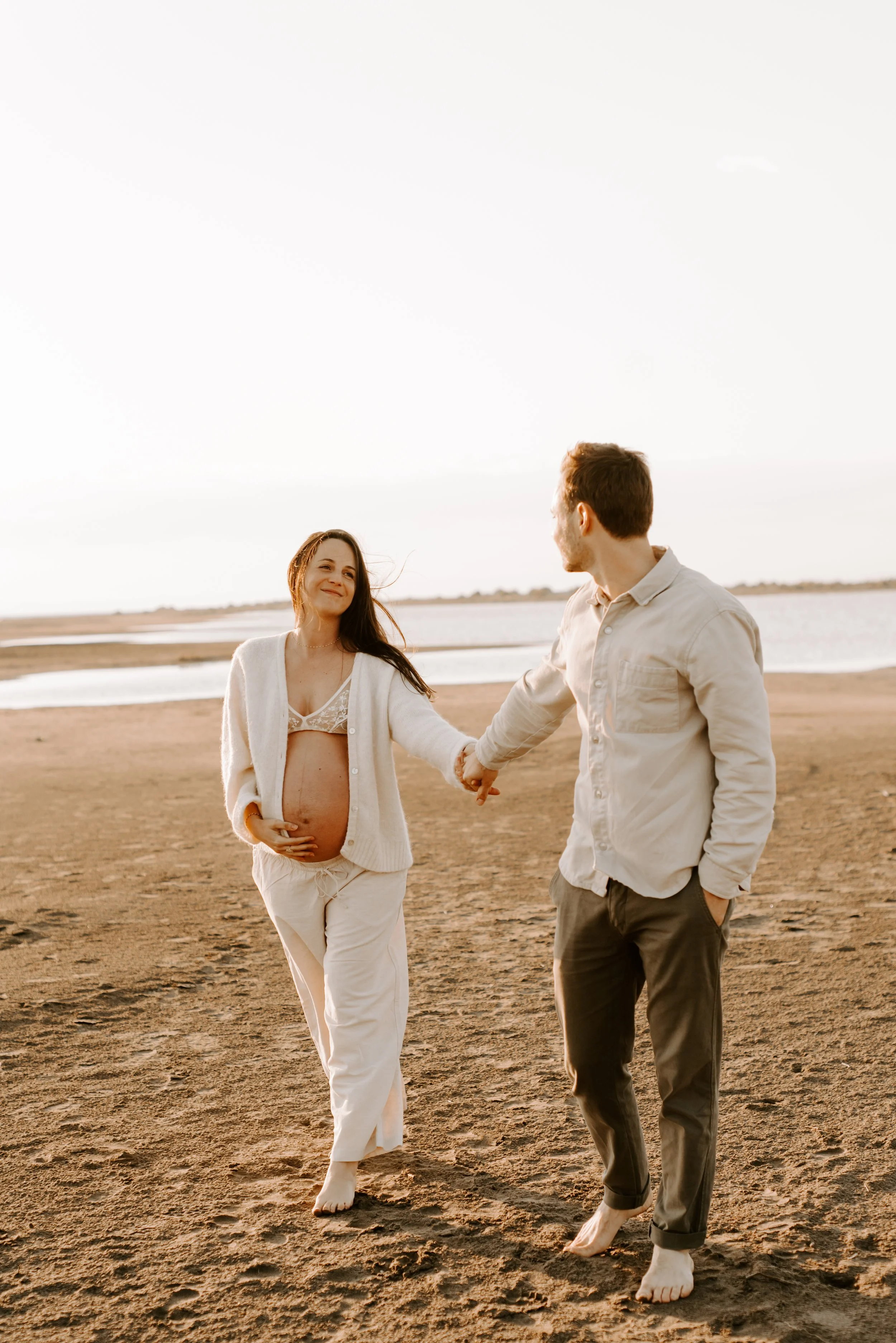 seance-photos-grossesse-plage-espiguette-celia+lucas-thelovers73.jpg